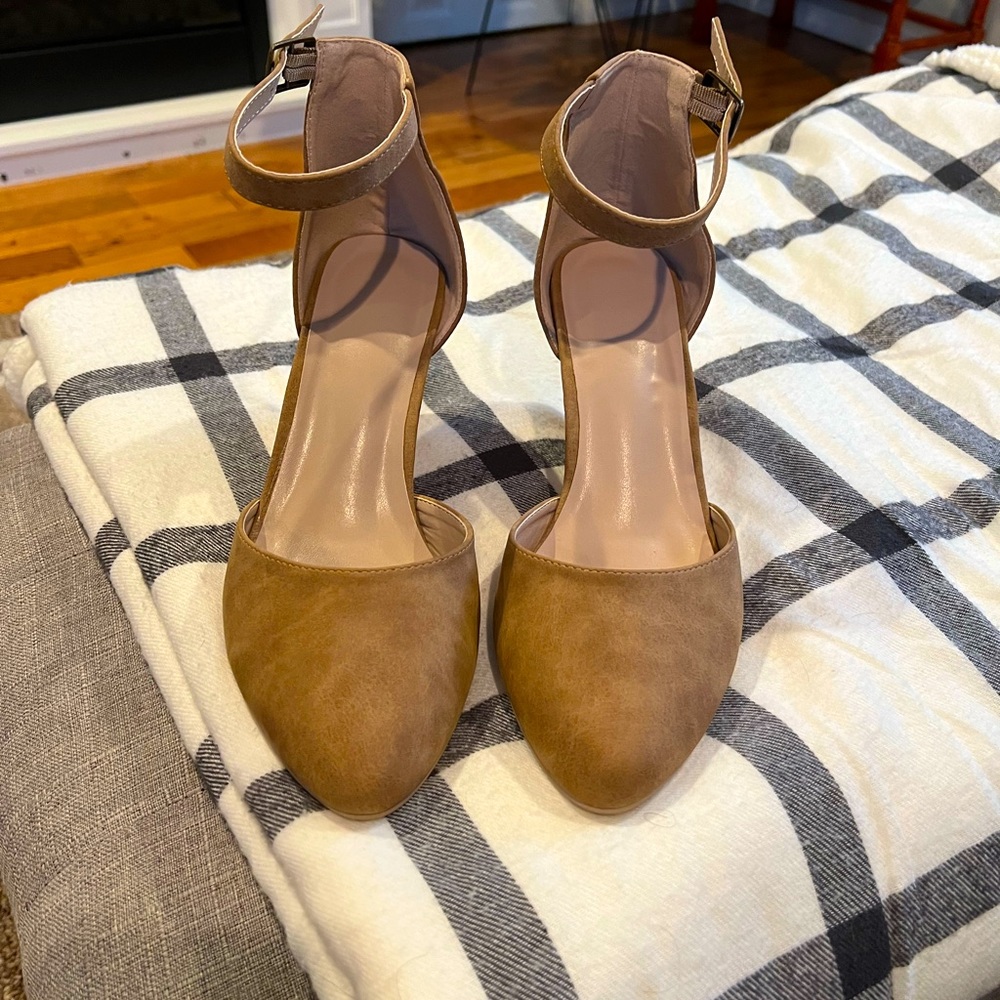 Wedge heel suede like tan in color. Ankle strap
